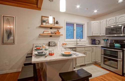 Snowshoe House | North West Ridge 112-1091 - Timber Wolf Lodge Ski Chalet Stunning 4 Br Sanctuary