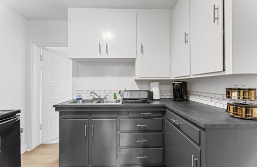 North End House | NorthEnd Cozy Modern Gem Near BSU