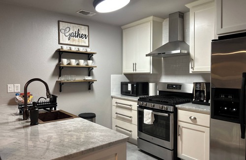 North San Antonio - SAT House | Northern Hills golf course and game room/Charming 2-bedroom house in San Antonio