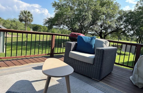 North San Antonio - SAT House | Northern Hills golf course and game room/Charming 2-bedroom house in San Antonio