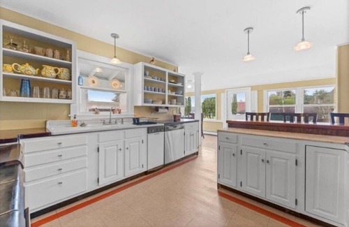 North Lake George House | NORTHERN LAKE GEORGE HOME AND COTTAGE NEAR BEACH, BOAT LAUNCH AND BROOK