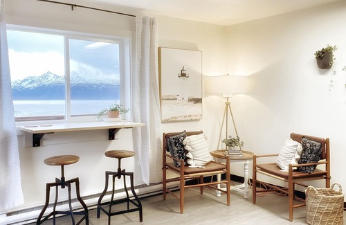 Homer Hotel | Northern Lights Suite - View of Kachemak Bay in Homer Alaska