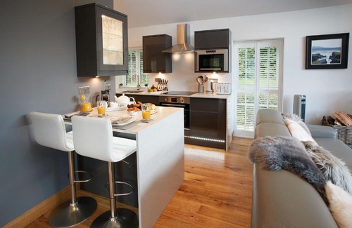 Pencoed House | Nos Da