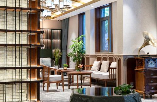 Chengdu City Centre Hotel | Nost algia S Hotel Chengdu KuanZhai Alley & Renmin Park 时光漫步S酒店 成都宽窄巷子人民公园地铁站店 Free fresh ground coffee,Free laundry service