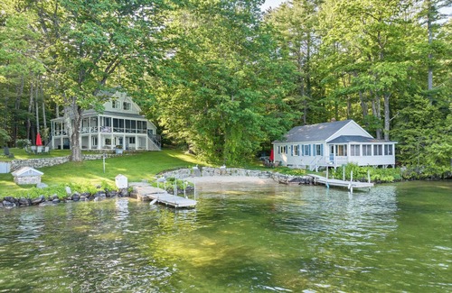 Tuftonboro House | Nostalgic Winter Harbor Wonderland on Lake Winnipesaukee Sleeps 16