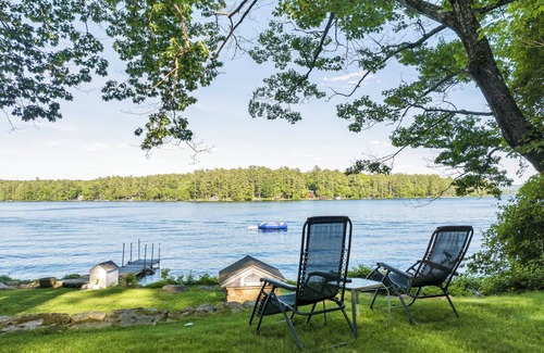 Tuftonboro House | Nostalgic Winter Harbor Wonderland on Lake Winnipesaukee Sleeps 16