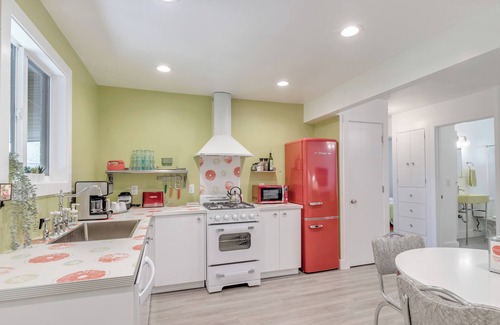 Millcreek Apartment | Nostalgically Retro w/Hot Tub-Exclusive & Private