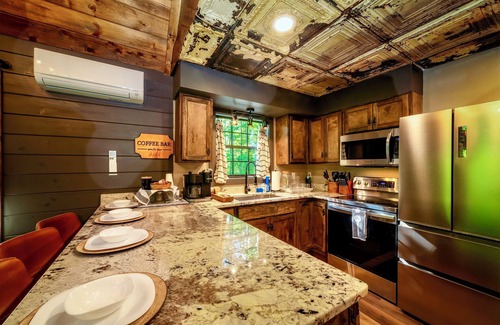 Almond Cabin | NOT YOUR GRANDMA’S CABIN! King Loft, WIFI, Game Room, Hot Tub & Fire Pit!