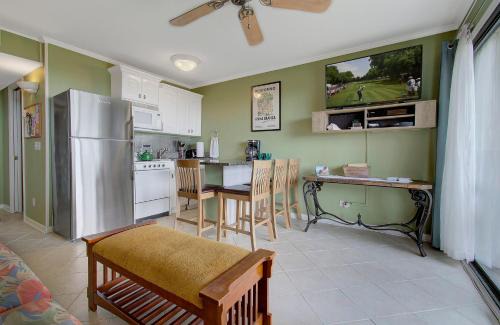 Hilton Head Island Apartment | Nothing But Ocean in Forest Beach
