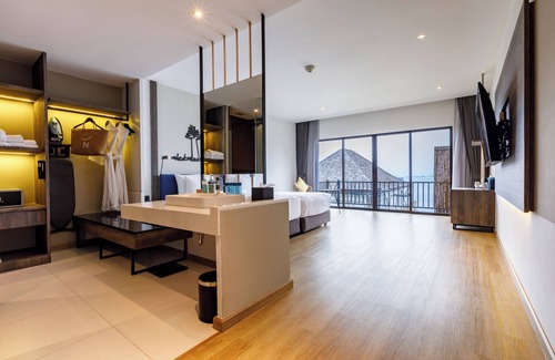 Tha Thaewawong Hotel | Novotel Koh Si Chang