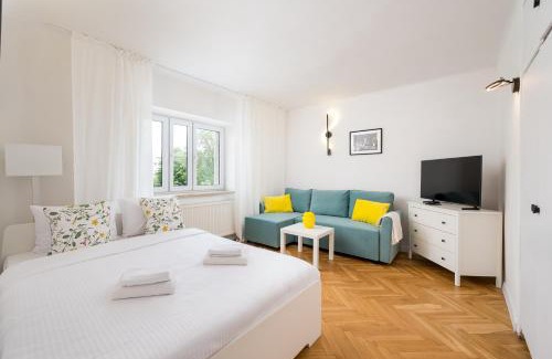 Muranow Apartment | Nowolipie 531 Apartment by BookingHost