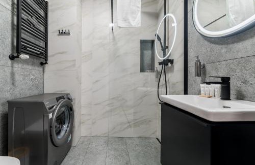 Poznan City Center Apartment | Nowowiejskiego Old Town Apartment by BookingHost