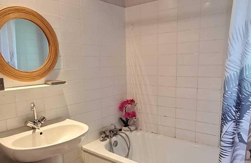 Gramat House | Noyer, holiday home in residence with swimming pool