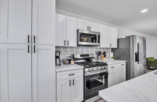 Northside House | Nr DT + Heights | Games | WiFi | Pets | Deck Yard