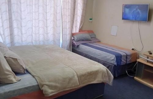 New Redruth House | Nsk Guest House Alberton