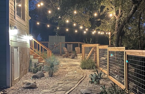 River Ridge House | nThe Minnie Drive.r - A Lake Austin Bungalow: Adventure by Day, Stars by Night
