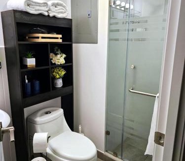 Zona 4 Apartment | Nuevo y Moderno Apartamento con Parqueo en la atractiva Zona 4