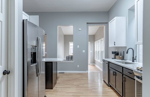 Phoenix Hill House | NuLu Hot Tub Urban Retreat: 2 mins to Downtown/Highlands. 10 mins to Expo/Derby!