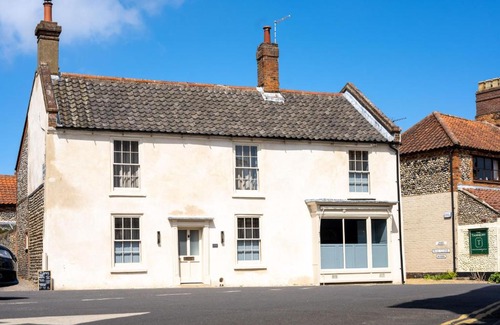 Holt House | Number 27 by Big Skies Cottages