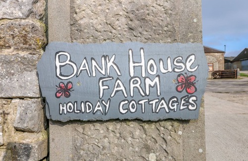 Newton Grange House | NUMBER 5, pet friendly, character holiday cottage in Hartington