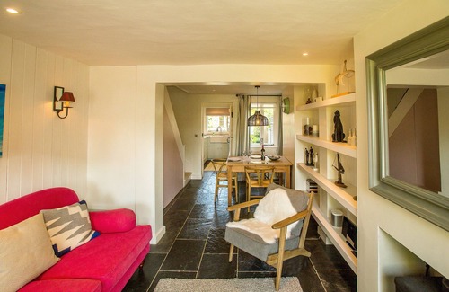 Aldeburgh Apartment | Nutshell - 31 Leiston Road - sleeps 2 guests in 1 bedroom