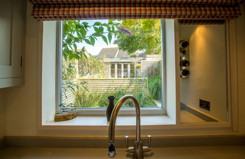 Aldeburgh Apartment | Nutshell - 31 Leiston Road - sleeps 2 guests in 1 bedroom