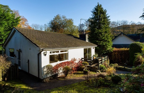 Lakeside House | NUTWOOD, pet friendly, with open fire in Lakeside