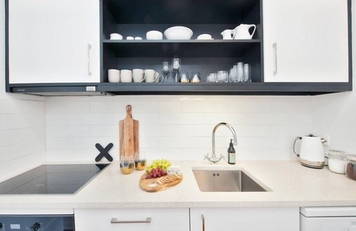 Auckland Central Business District Apartment | NY-style apt, 2 bed, large sunny terrace, rooftop pool Auckland City