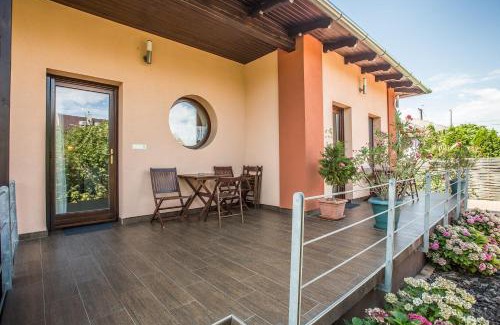 Sarvar Apartment | Nyirfa Apartmanház
