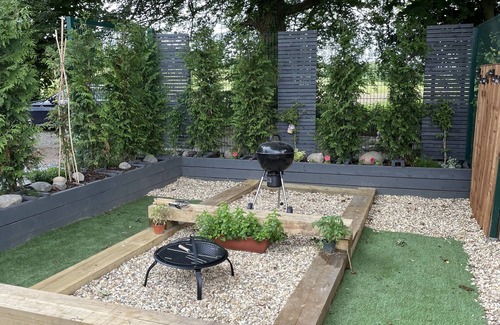 Chwilog House | O Dan Y Coed Luxury Yurt with Hot Tub