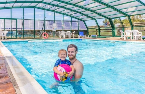 Axminster House | Oak 3 Hot Tub + Private Garden