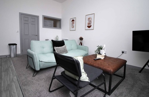 Brierley Hill Apartment | Oak Court by Mia Living spacious 1 bed apartment