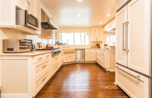 Sherman Oaks House | Oak Hills by AvantStay | Panoramic View, Pool, Spa