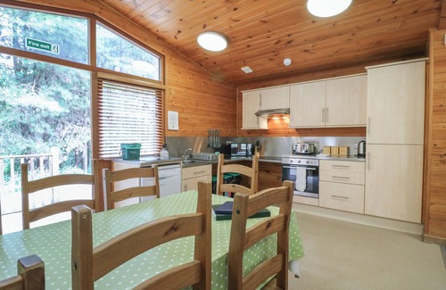 Rosliston Cottage | OAK LODGE, pet friendly, with a garden in Rosliston