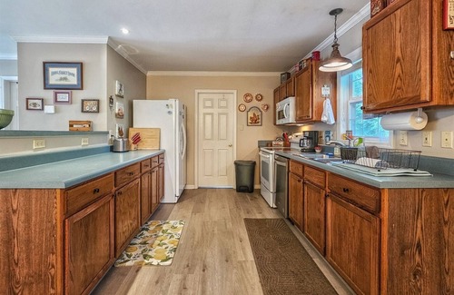 Haywood County House | Oak Park Retreat: 2BR 2BA Cozy Peaceful Home near Haywood Regional Medical