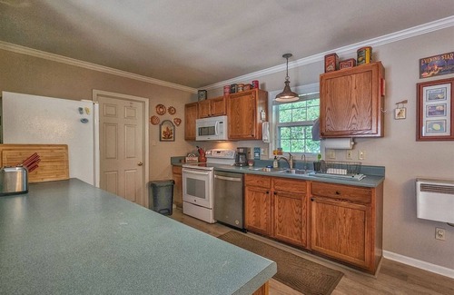 Haywood County House | Oak Park Retreat: 2BR 2BA Cozy Peaceful Home near Haywood Regional Medical