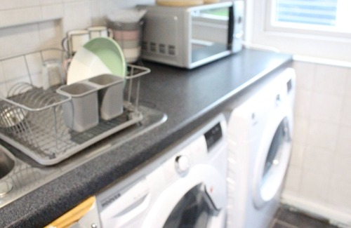 Cheadle House | Oakdene -4 Beds Sleeps 8 Delightful Leisure Stay