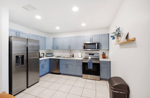 Central Oakland Park House | Oakland Oasis by PMI