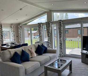 Allerthorpe Apartment | Oakmont 4 - Lodge with Hot Tub