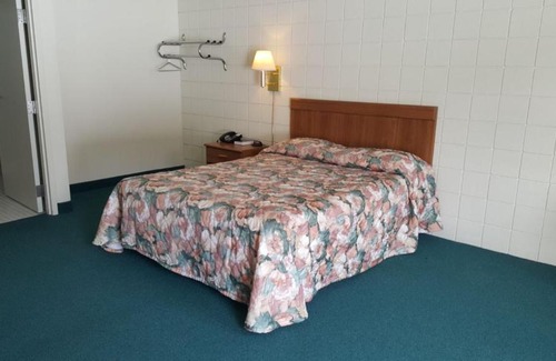 Newaygo Hotel | Oakridge Motel