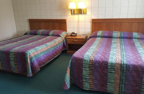 Newaygo Hotel | Oakridge Motel