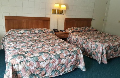 Newaygo Hotel | Oakridge Motel