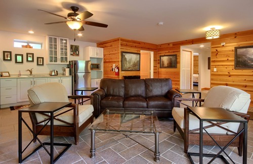 Catheys Valley House | Oaks Retreat in tranquil setting near Yosemite Valley/Merced River