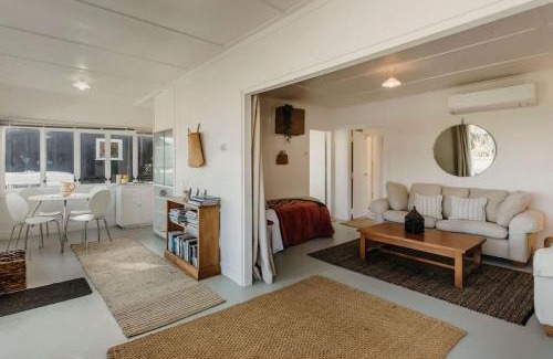Oakura Villa | Oakura Circle - authentic Kiwi bach by the beach