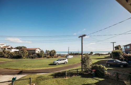 Oakura Villa | Oakura Circle - authentic Kiwi bach by the beach