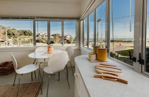 Oakura Villa | Oakura Circle - authentic Kiwi bach by the beach