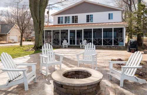 Ashtabula House | Oakwood Beach - Lake Front - Geneva-On-The-Lake