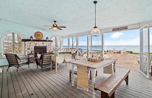 Ashtabula House | Oakwood Beach - Lake Front - Geneva-On-The-Lake