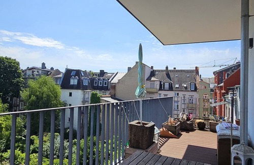 Bornheim Condo | Oasi d'Arte: Quiet, charming artist home with character in a luxury complex