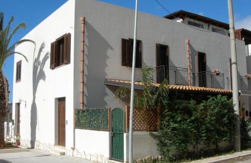 Castelluzzo House | Oasi del Sole - sun and sea -Casa Colombo